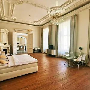 Luxury Design Centre Apartment