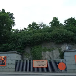 10-z Bunker ホステル